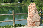 Una veduta di uno dei laghetti nel parco